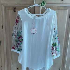 Umgee Embroidered White High Low Tunic Blouse with Floral Sleeves Sz S NWT $25